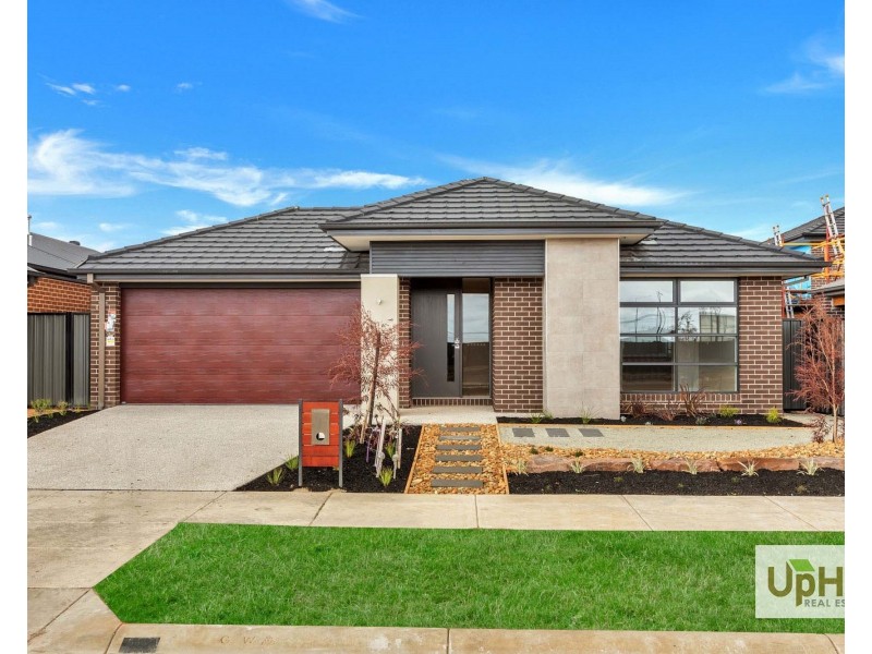 29 Cavern Boulevard, Clyde North VIC 3978