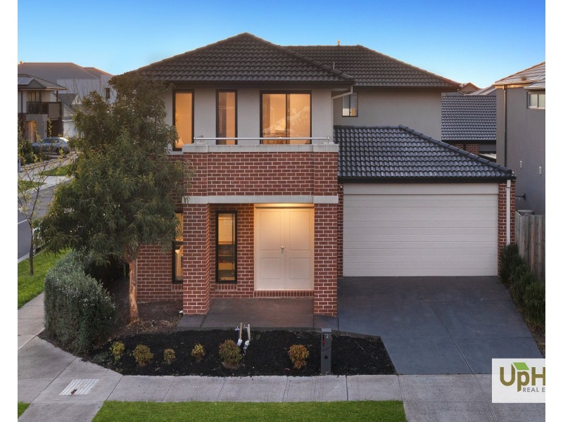 127 Thoroughbred Drive, Clyde North VIC 3978