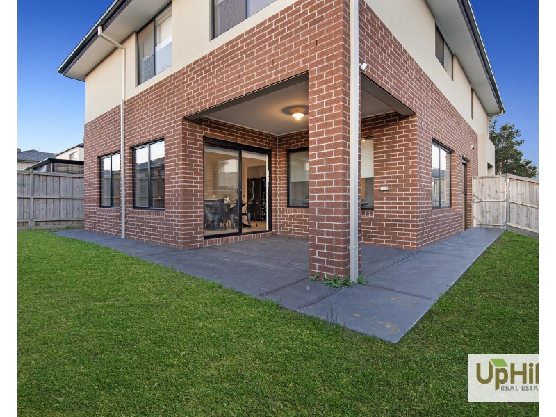 127 Thoroughbred Drive, Clyde North VIC 3978