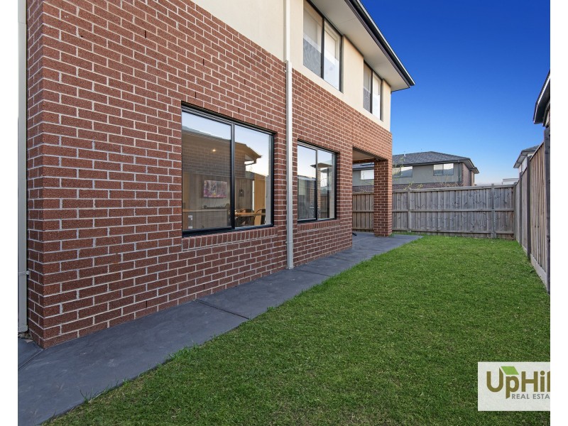127 Thoroughbred Drive, Clyde North VIC 3978