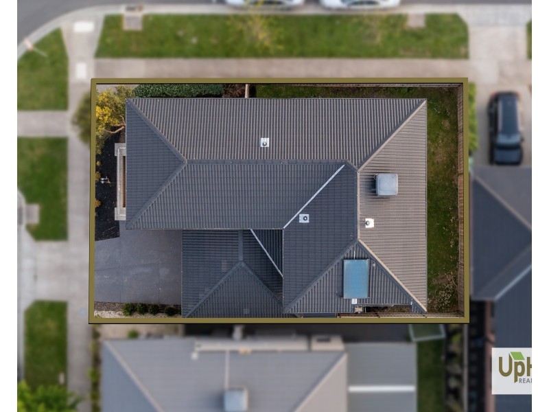 127 Thoroughbred Drive, Clyde North VIC 3978