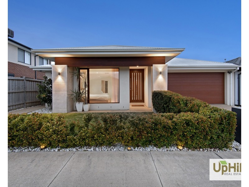 40  Shulze Drive, Clyde North VIC 3978