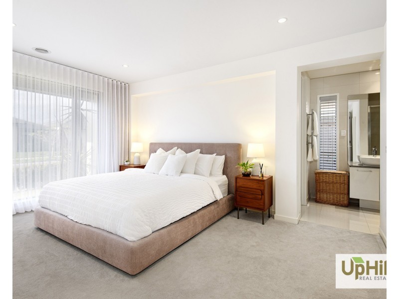 40  Shulze Drive, Clyde North VIC 3978