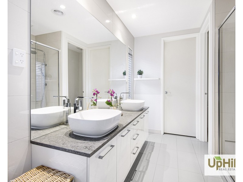 40  Shulze Drive, Clyde North VIC 3978