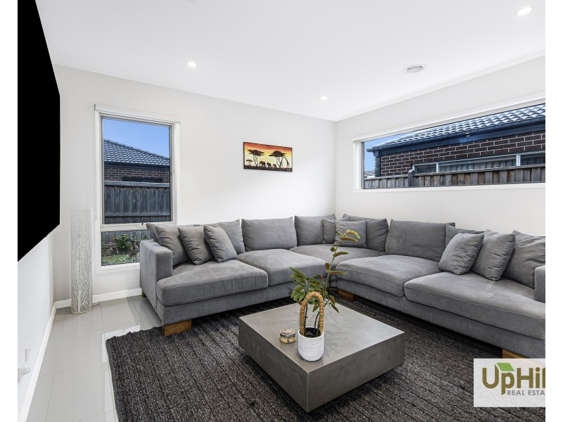 40  Shulze Drive, Clyde North VIC 3978