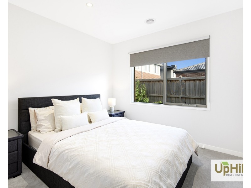 40  Shulze Drive, Clyde North VIC 3978