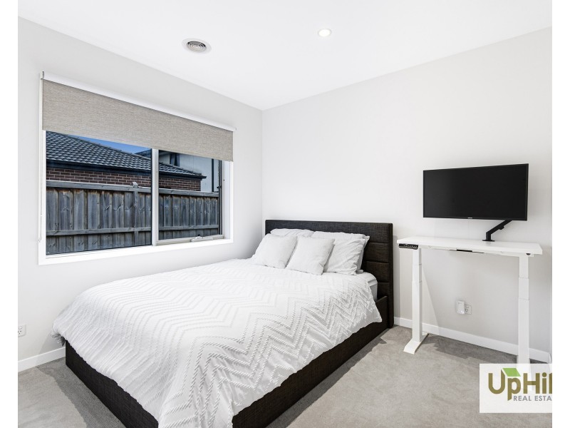 40  Shulze Drive, Clyde North VIC 3978