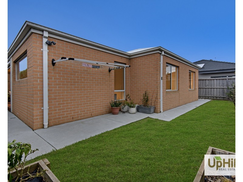 40  Shulze Drive, Clyde North VIC 3978