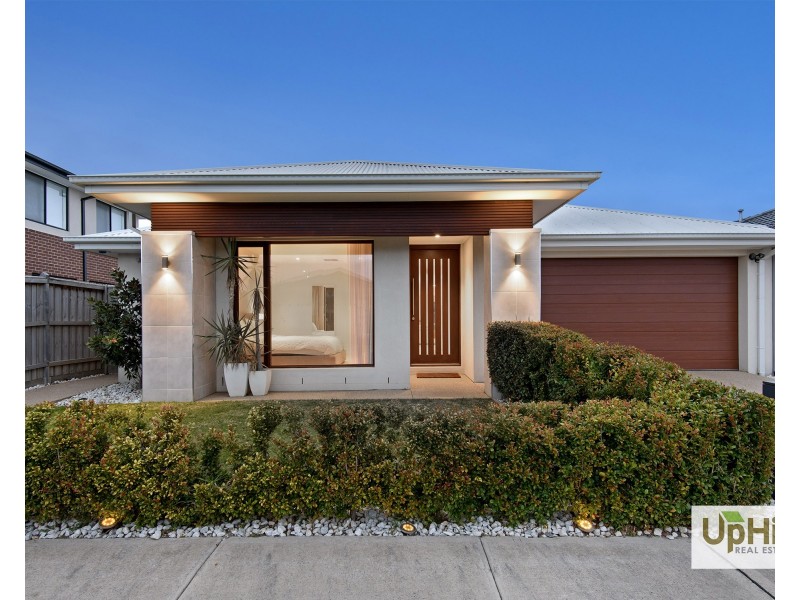 40  Shulze Drive, Clyde North VIC 3978