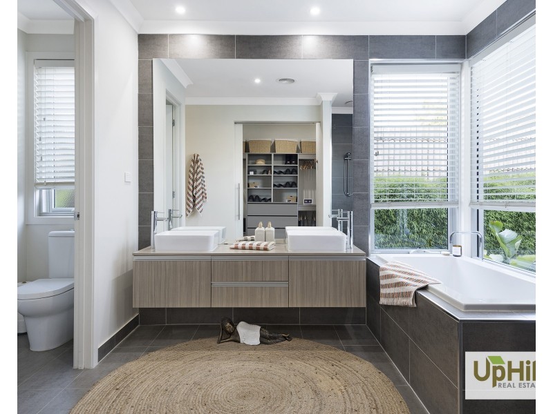 66  Prendergast Avenue, Cranbourne East VIC 3977