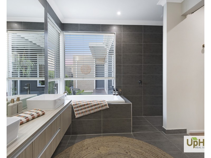 66  Prendergast Avenue, Cranbourne East VIC 3977