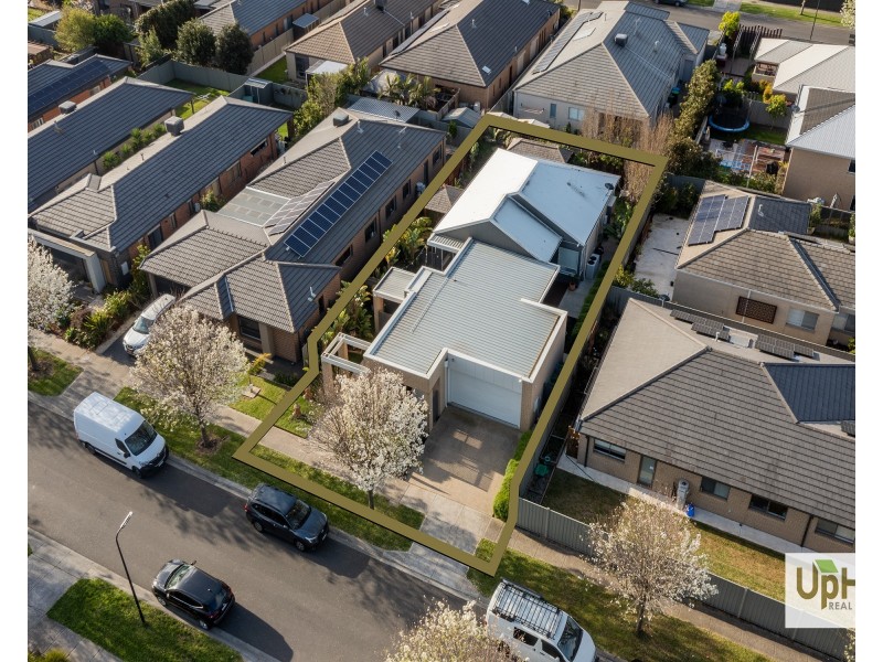 66  Prendergast Avenue, Cranbourne East VIC 3977