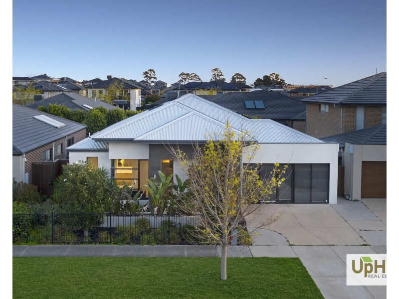 4 Callow Avenue, Clyde North VIC 3978