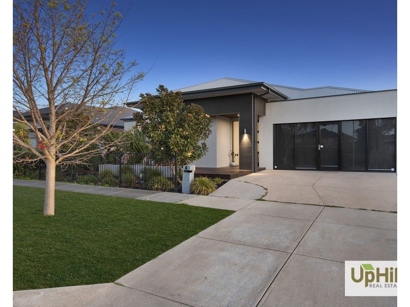 4 Callow Avenue, Clyde North VIC 3978