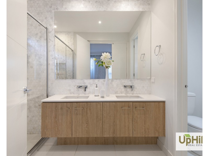 4 Callow Avenue, Clyde North VIC 3978