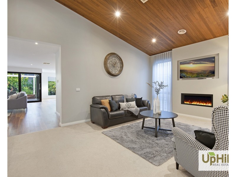 4 Callow Avenue, Clyde North VIC 3978