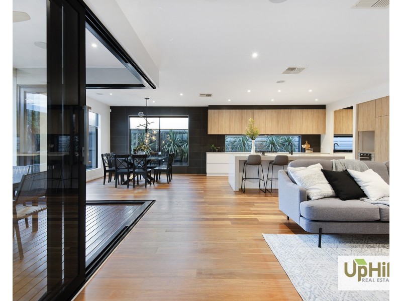 4 Callow Avenue, Clyde North VIC 3978