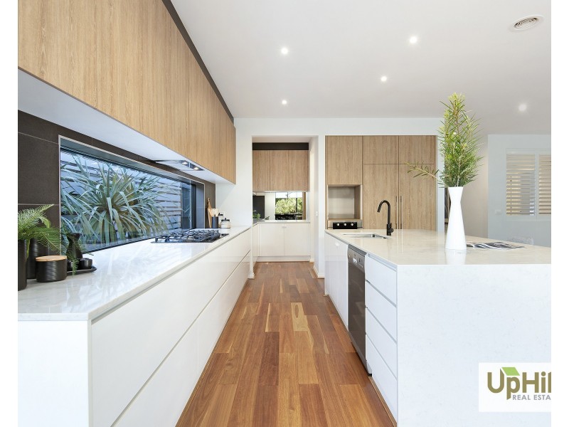 4 Callow Avenue, Clyde North VIC 3978