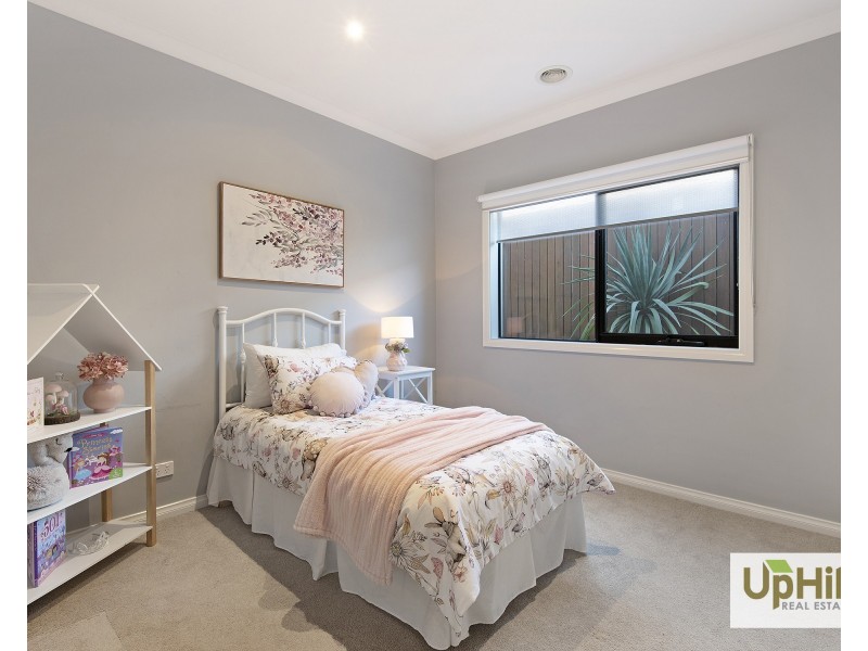 4 Callow Avenue, Clyde North VIC 3978