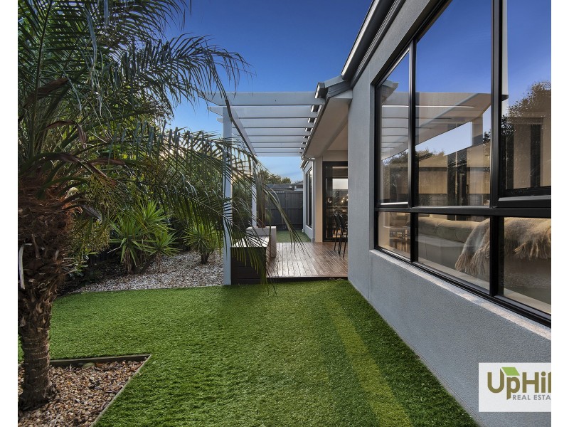 4 Callow Avenue, Clyde North VIC 3978