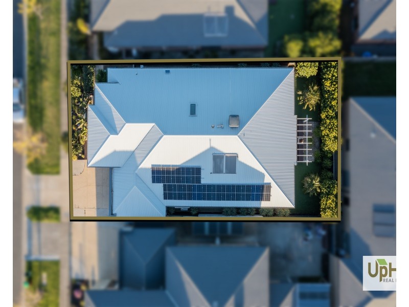 4 Callow Avenue, Clyde North VIC 3978