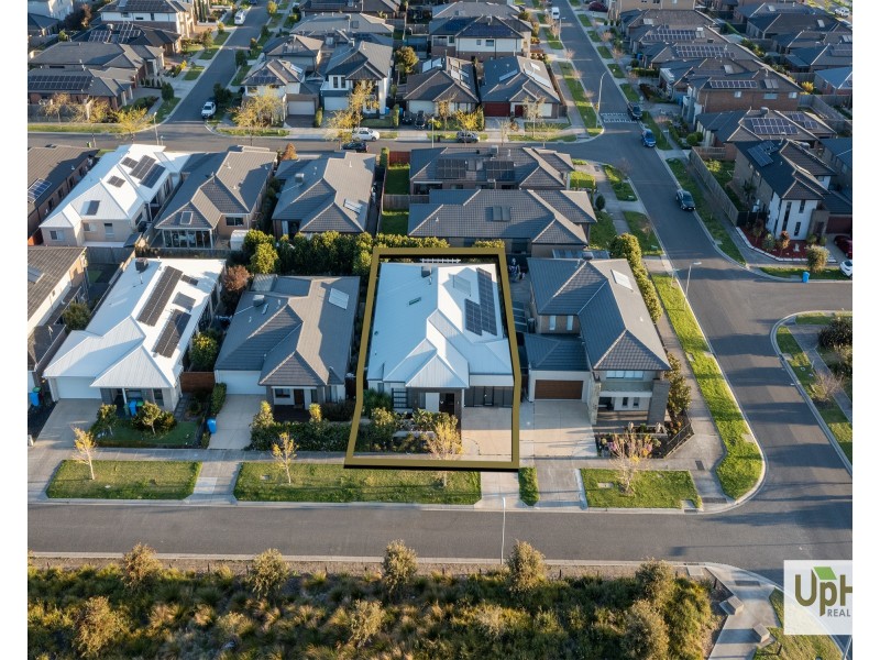 4 Callow Avenue, Clyde North VIC 3978