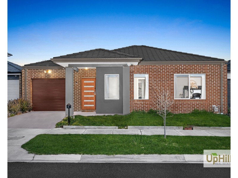 6 The Oaks Avenue, Pakenham VIC 3810