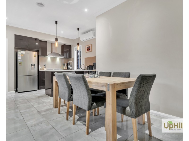 6 The Oaks Avenue, Pakenham VIC 3810
