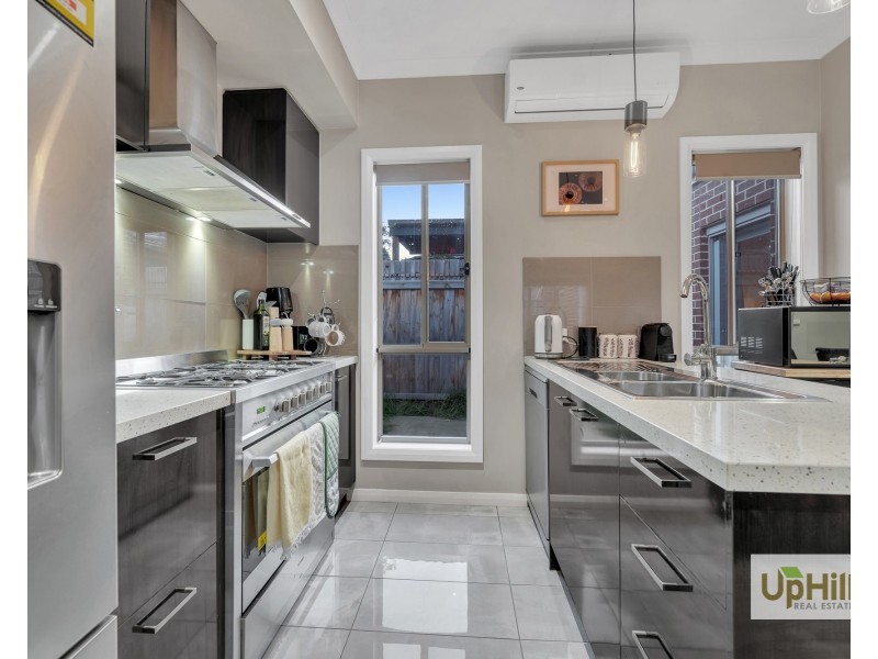 6 The Oaks Avenue, Pakenham VIC 3810