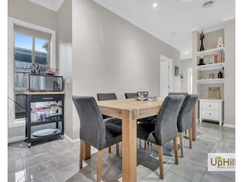 6 The Oaks Avenue, Pakenham VIC 3810