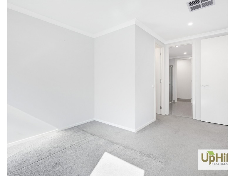 24 Charleston Chase, Berwick VIC 3806