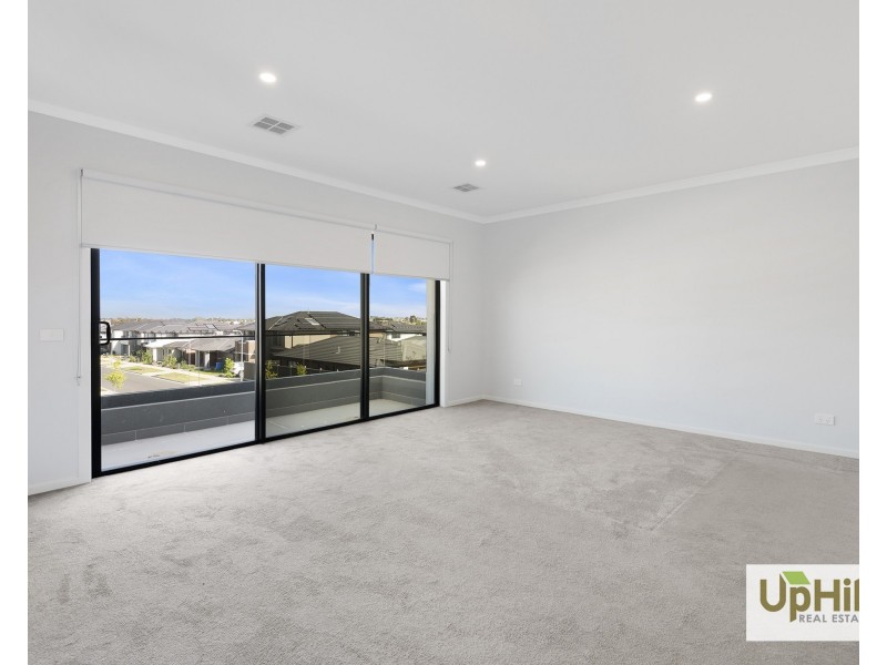 24 Charleston Chase, Berwick VIC 3806