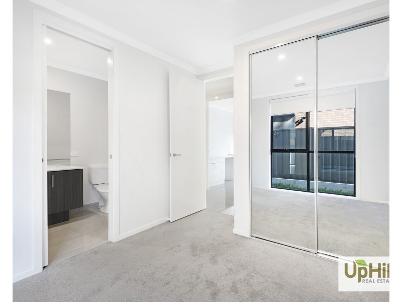 24 Charleston Chase, Berwick VIC 3806