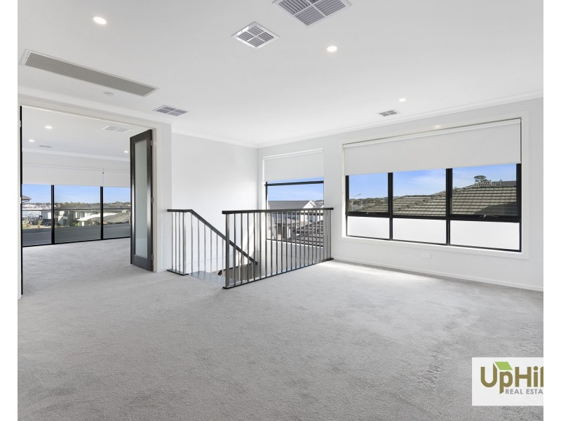 24 Charleston Chase, Berwick VIC 3806