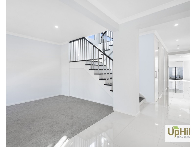 24 Charleston Chase, Berwick VIC 3806