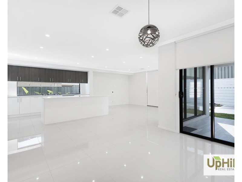 24 Charleston Chase, Berwick VIC 3806