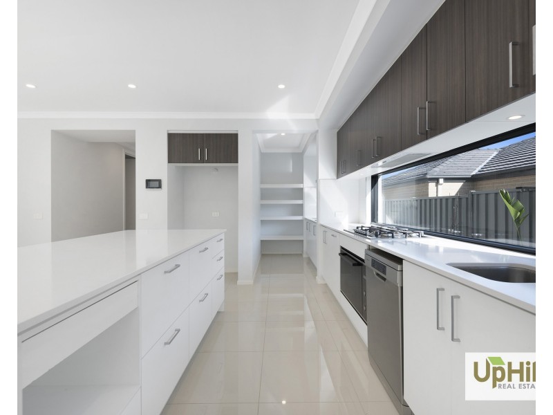 24 Charleston Chase, Berwick VIC 3806