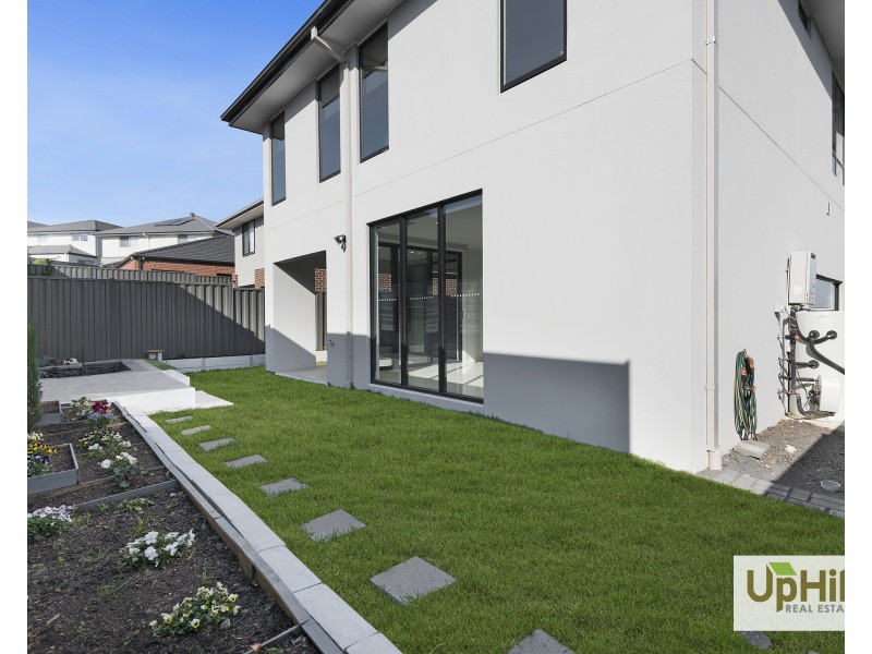 24 Charleston Chase, Berwick VIC 3806