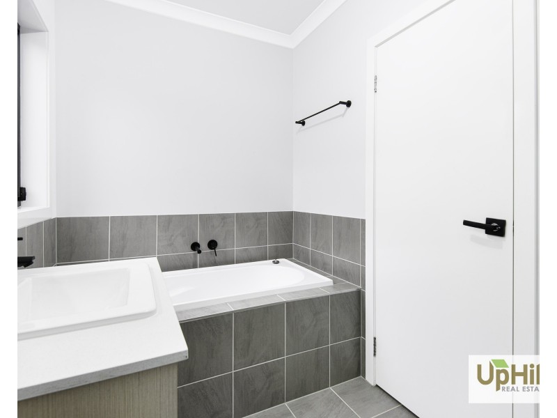 6 Keskadale Way, Clyde North VIC 3978