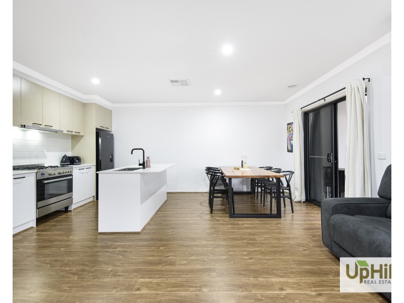 6 Keskadale Way, Clyde North VIC 3978