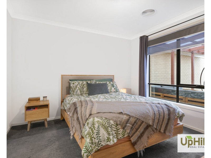 9 Emanda Lane, Clyde North VIC 3978