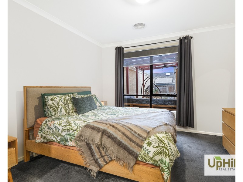 9 Emanda Lane, Clyde North VIC 3978