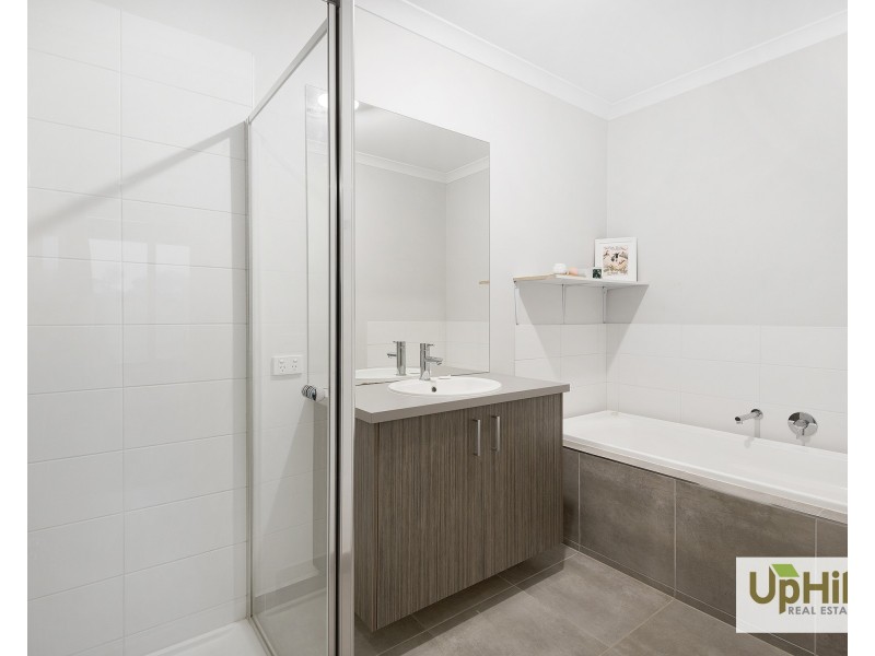 9 Emanda Lane, Clyde North VIC 3978