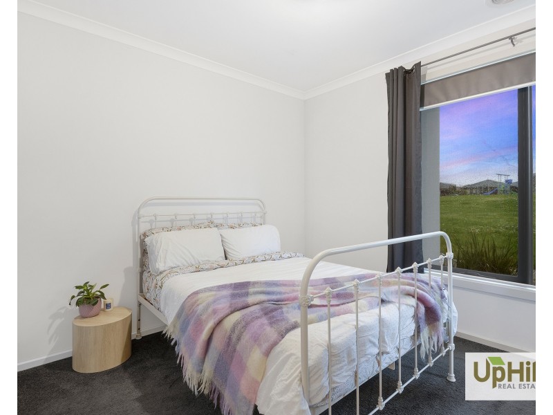 9 Emanda Lane, Clyde North VIC 3978