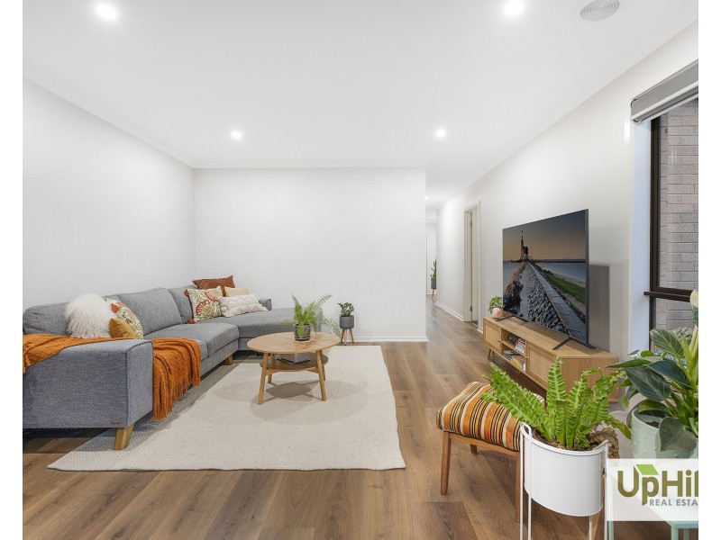 9 Emanda Lane, Clyde North VIC 3978