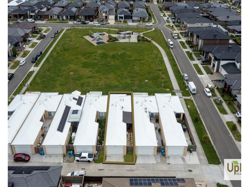 9 Emanda Lane, Clyde North VIC 3978