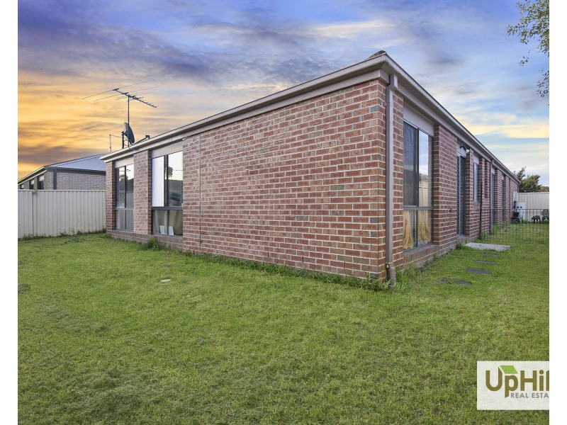 9 Salvia Avenue, Pakenham VIC 3810
