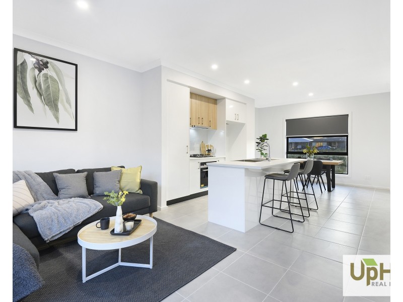 10 Monterey Loop, Clyde VIC 3978