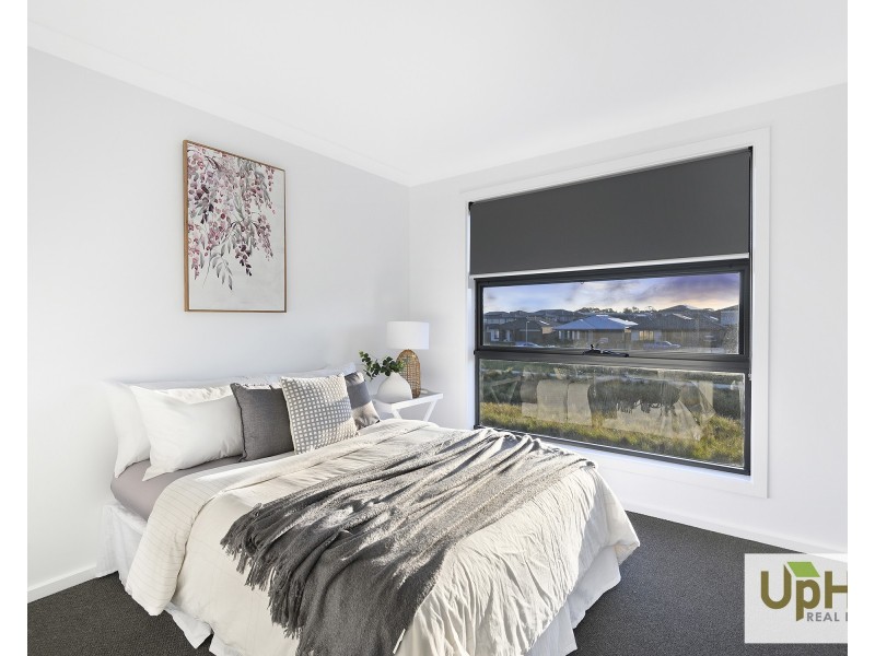 10 Monterey Loop, Clyde VIC 3978