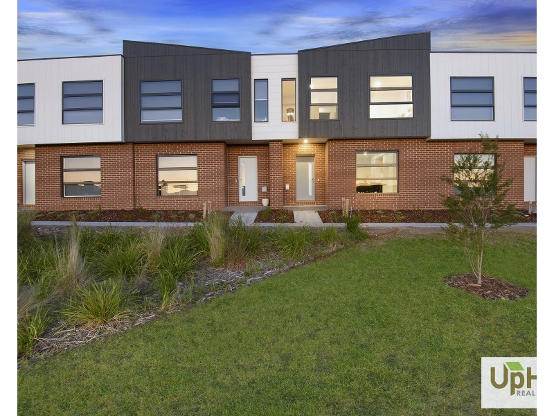 10 Monterey Loop, Clyde VIC 3978